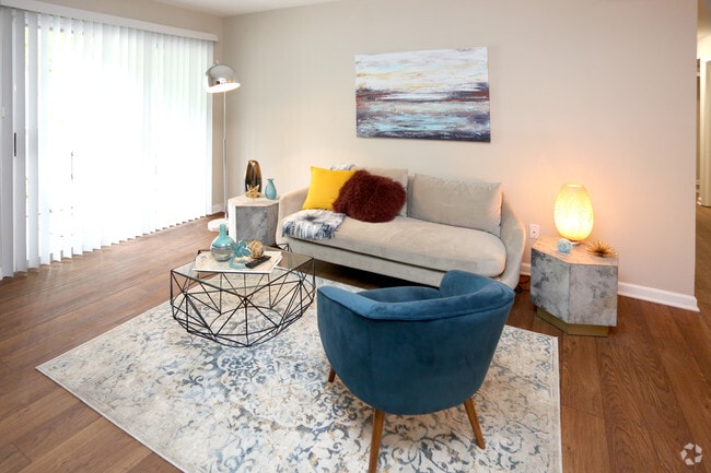 2BR, 1BA - 1,100 SF - Sedona Falls