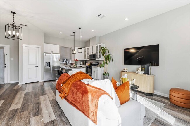 Photo - 405 Stonework Garden Ln