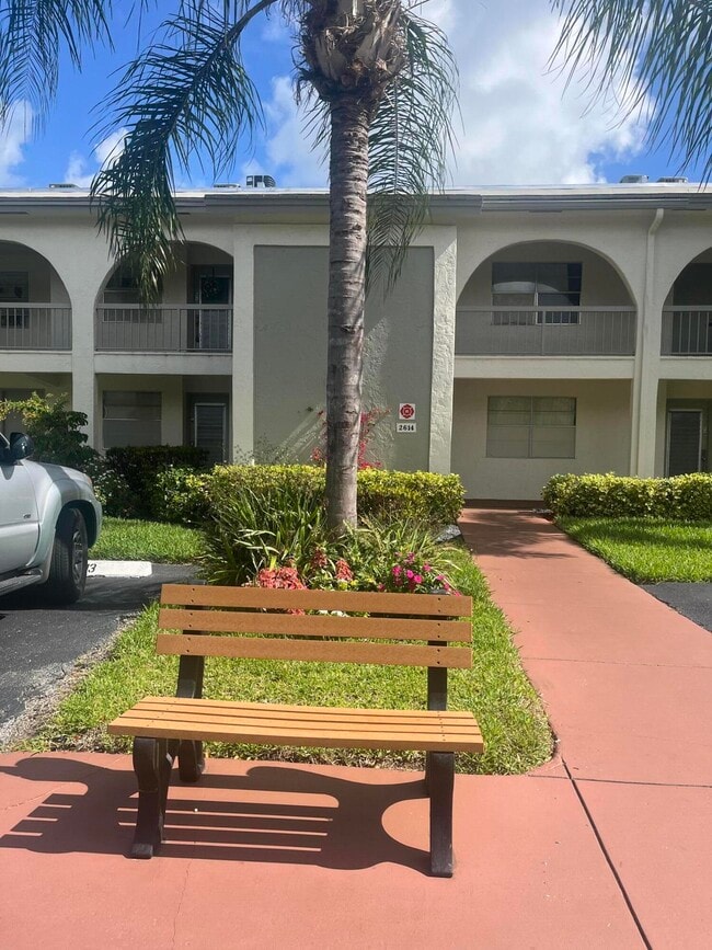 Building Photo - 2614 Nassau Bend Unit H2