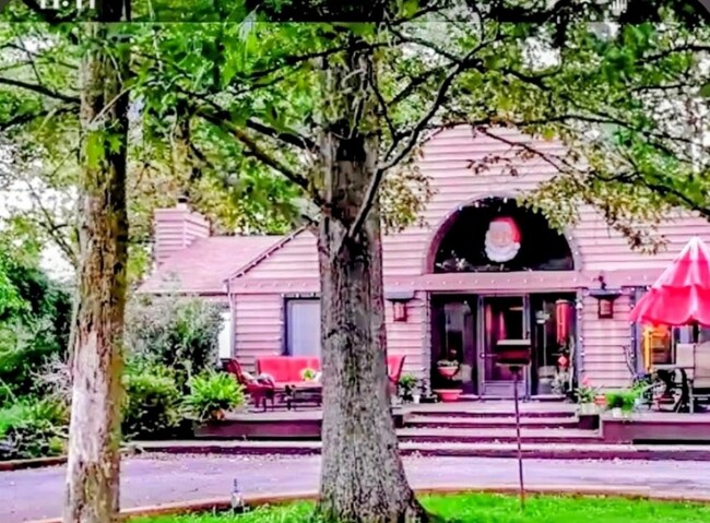 Building Photo - 892 N State Rd 149