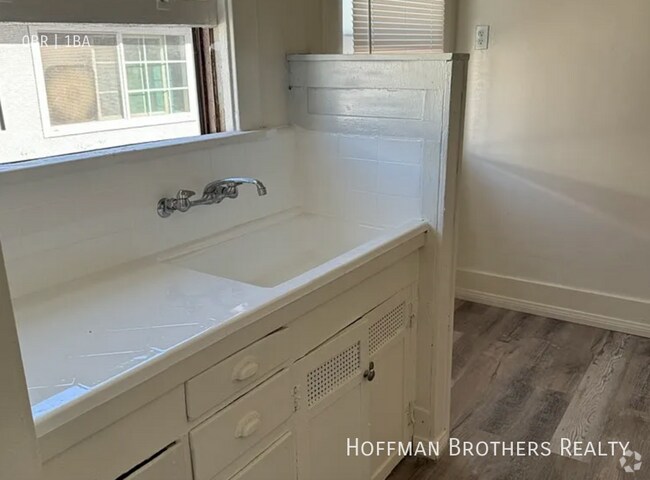 Building Photo - 644 W 5th St Unit 1A Rental