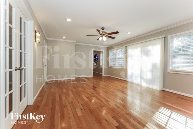 Photo - 2067 Shillingwood Dr NW