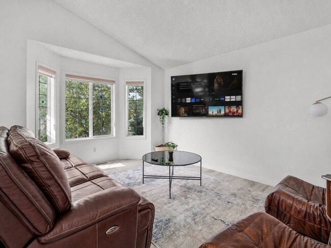 Building Photo - 115 Saddlemont Way NE Unit SI ID1564106P
