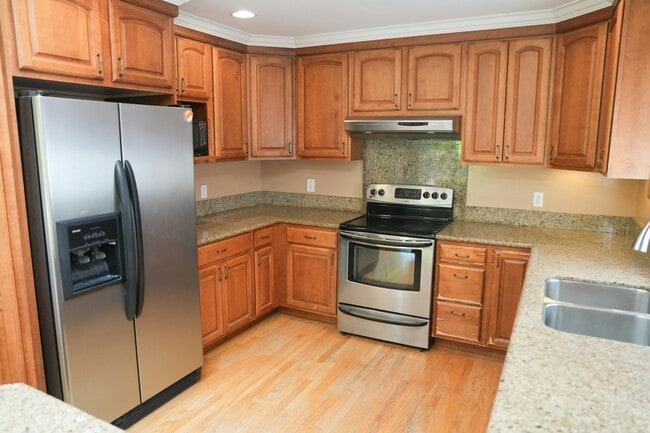 Photo - 300 Ridgeway Rd