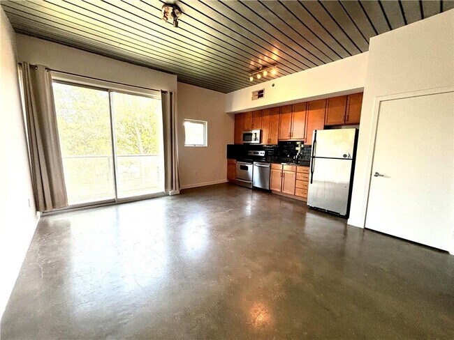Building Photo - 620 Glen Iris Dr NE Unit 416