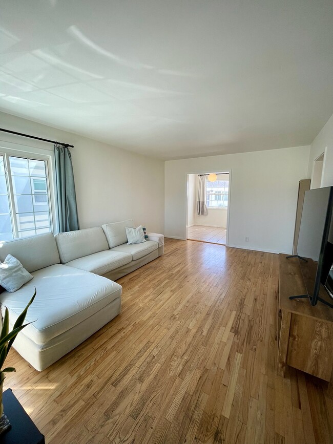 Living Room - 13219 Crossdale Ave Unit Back House - #13221