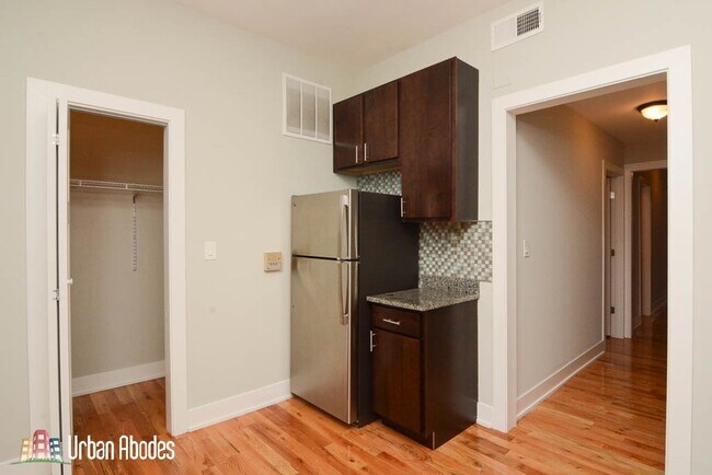 Photo - 636 W Oak St Unit A02C