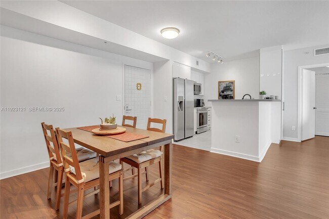 Photo - 335 S Biscayne Blvd Unidad 3008