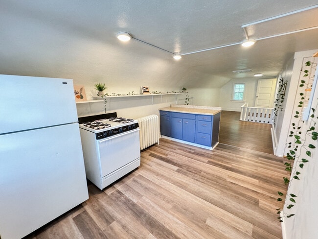 Building Photo - 3120 Cottage Grove Ave Unit 3