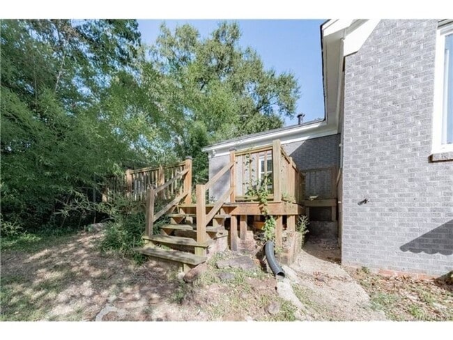 Photo - 928 Poleman Rd