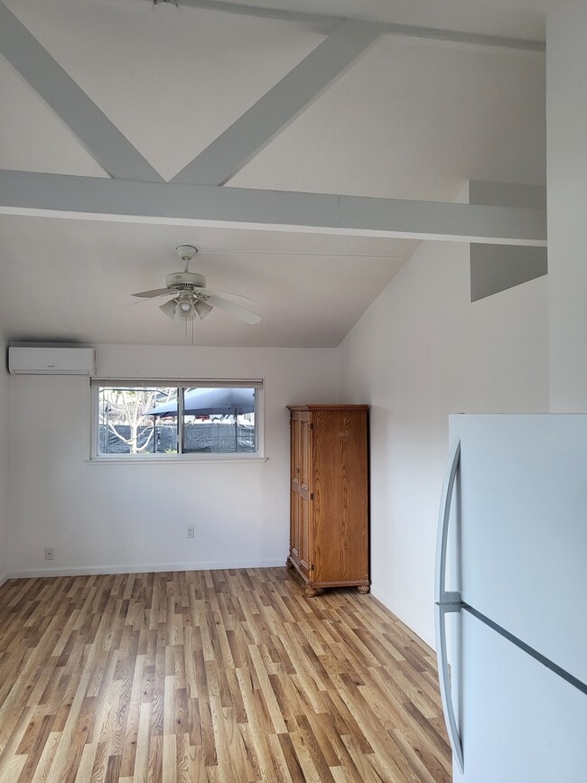 Photo - 1874 Queens Rd