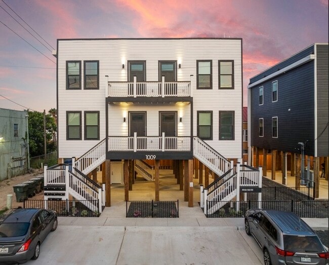 Building Photo - 1009 8th St