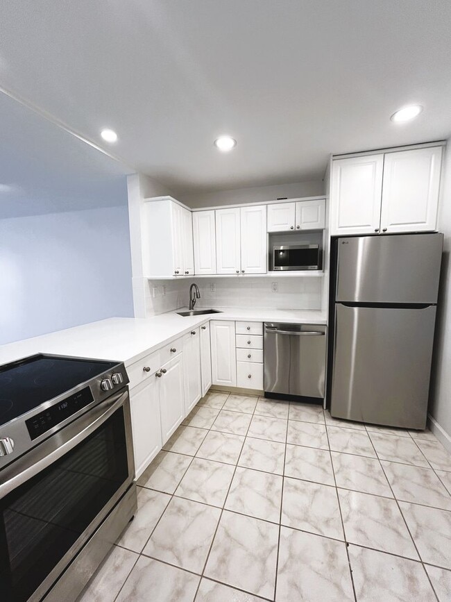 Photo - Large Updated 1 Bedroom 1.5 Bath Condo - Steps from Fort Lauderdale Beach! Unit 303