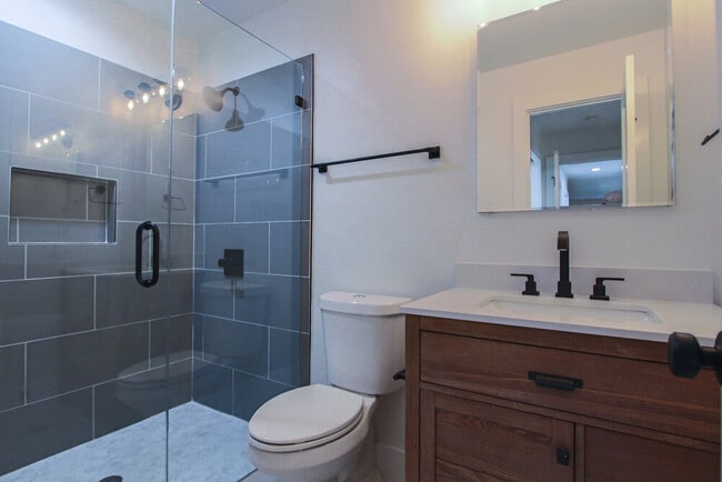 Photo - Knoxwood Apartments