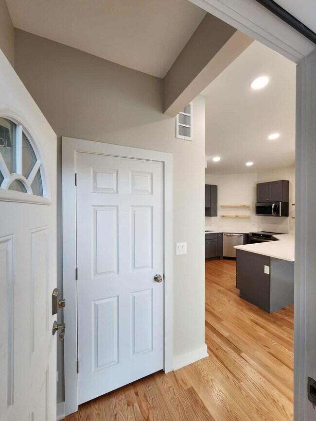 Photo - 6321 S Eberhart Ave Unit 1