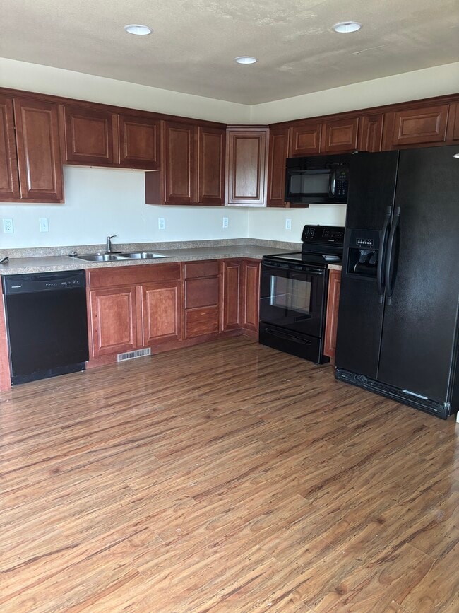 Photo - 2710 24th Ave W