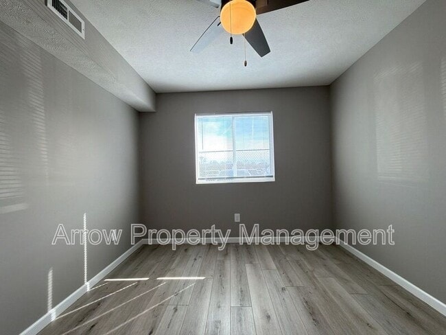 Photo - 2140 J St Unit 3