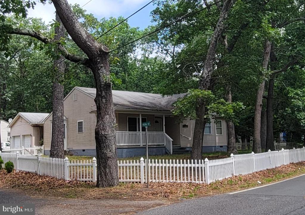 Photo - 2401 N Lakeshore Dr House