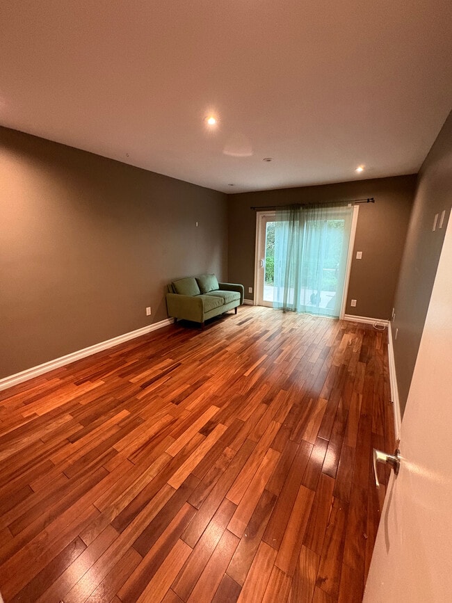 Photo - 9640 Royalton Dr House