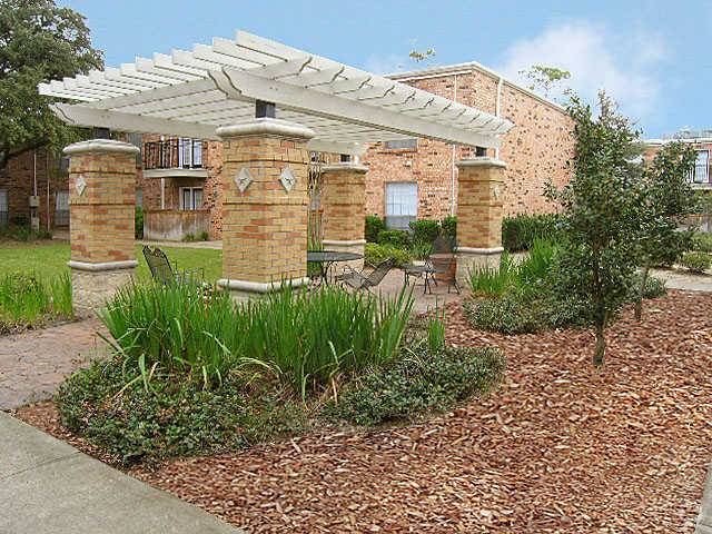 Courtyard - Serena Heights Apartments