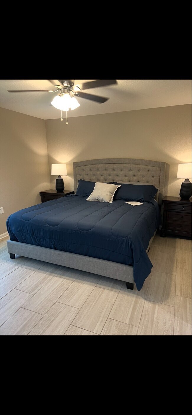 210 Oak Ct