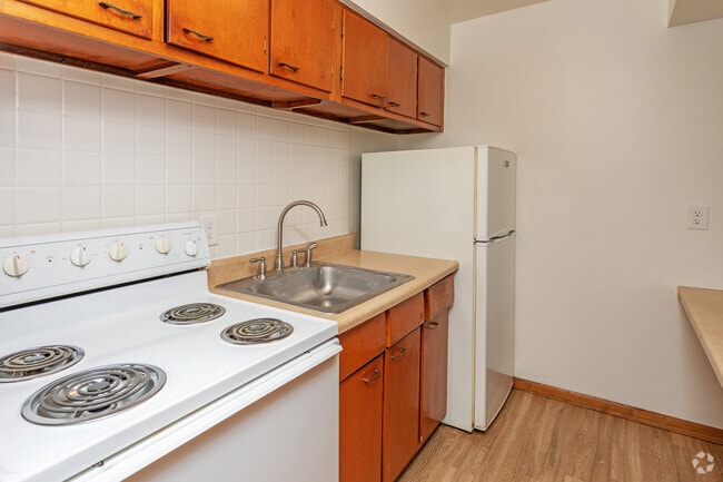 1BR, 1BA - 625 – 900SF