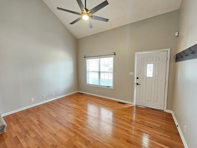 Photo - Near Tiny Town Rd! Close to Exit 1!