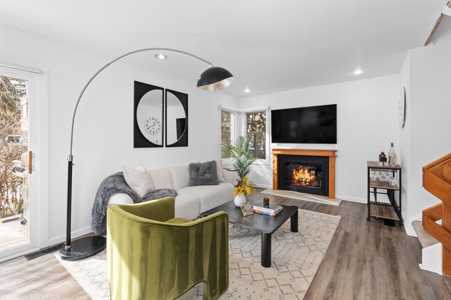 Photo - 814 W Bleeker St