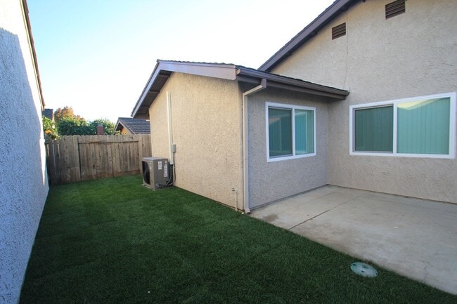 Photo - 6356 Swallow St