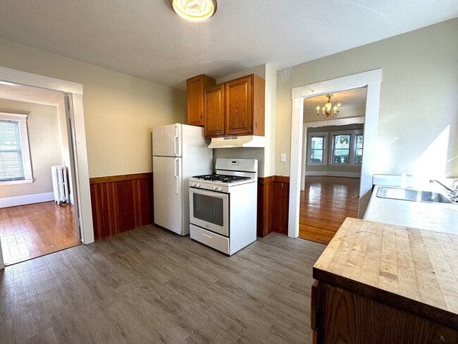 Building Photo - 20 Hunnewell Ave Unit 1