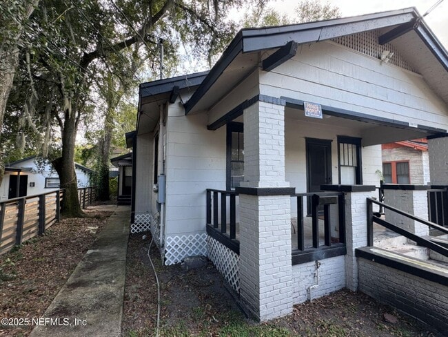 Photo - 136 W 23rd St