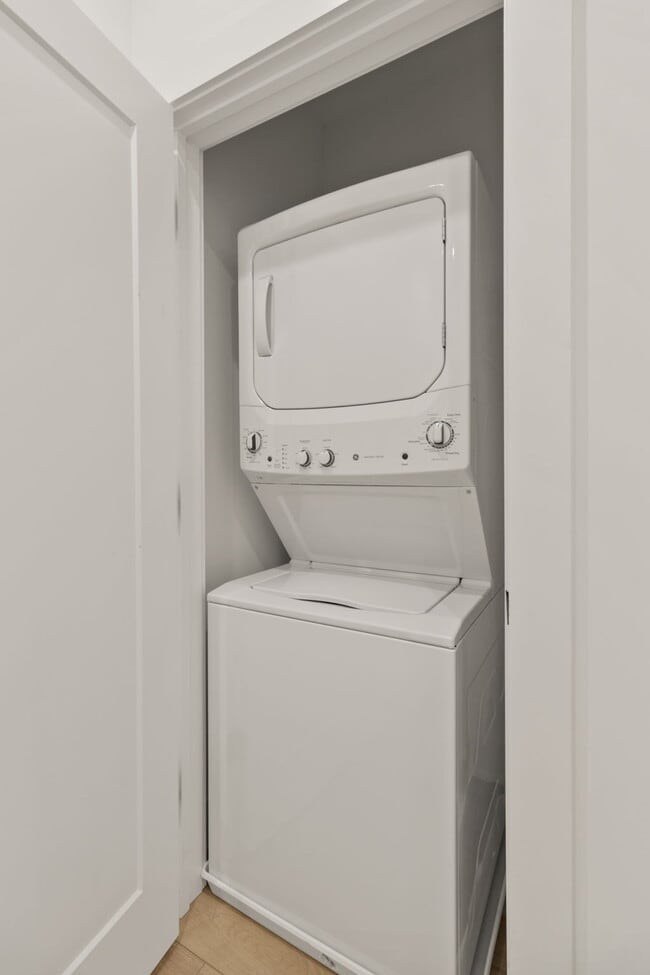 Photo - 1839 Gotham Ln NE