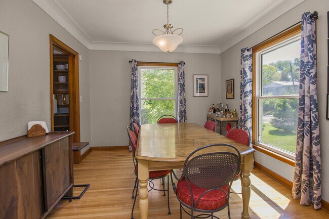 Photo - 412 Bircher Ave