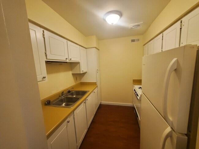 Photo - 1532 Hobson Dr Apartments