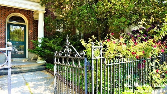 Photo - 1712 Beacon St Unit 1