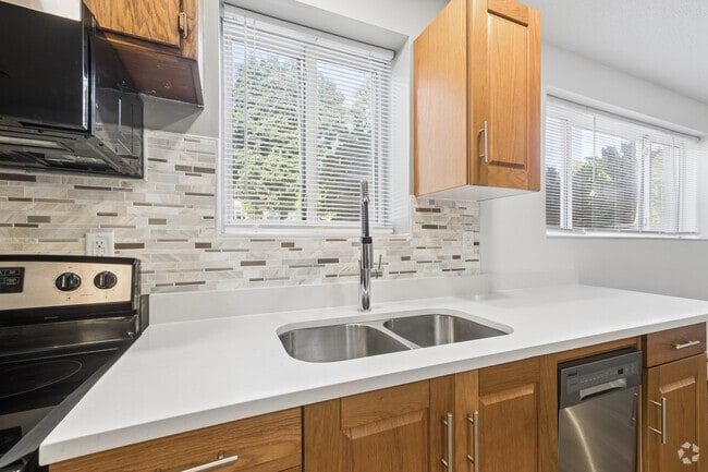 1BR, 1BA - 600SF - Kitchen - 730 Fairview Ave N