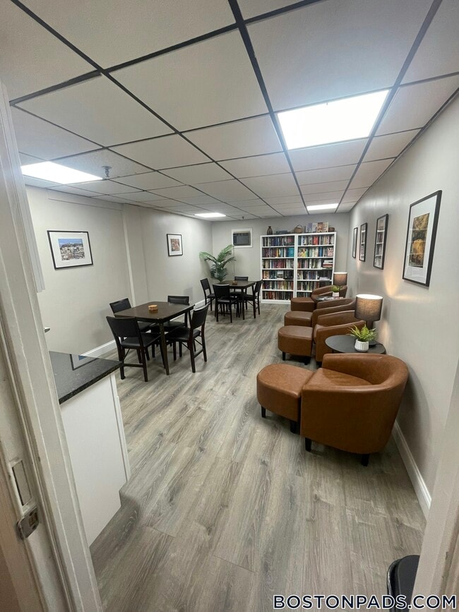 Building Photo - 4380 N Main St