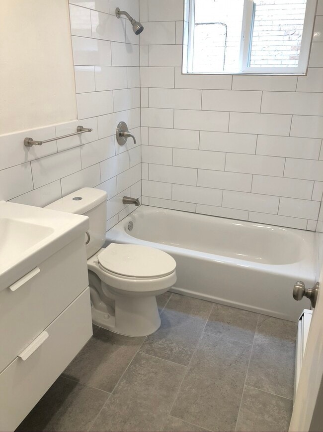 Photo - 713 Collyer St Unit E