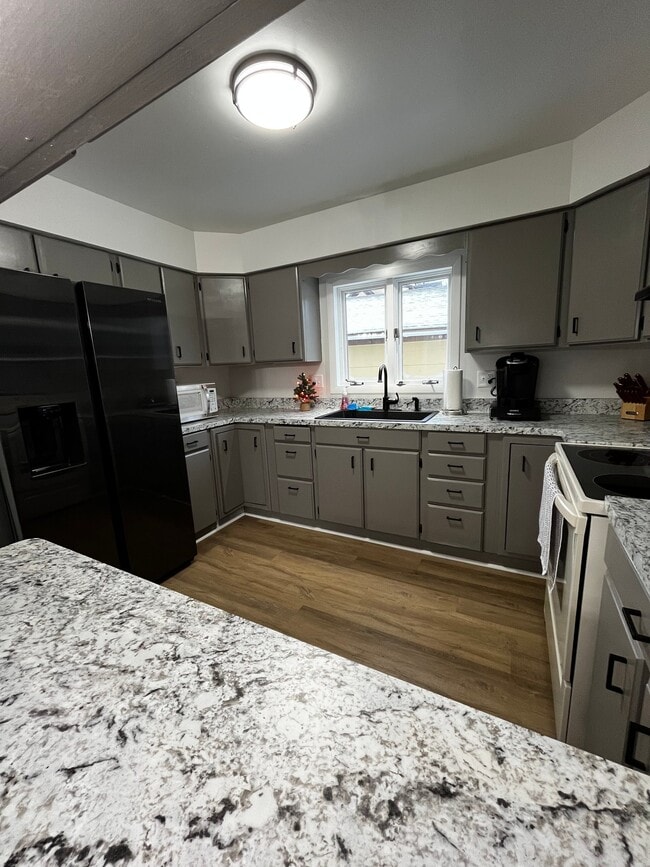 Photo - 2115 Wiemann St
