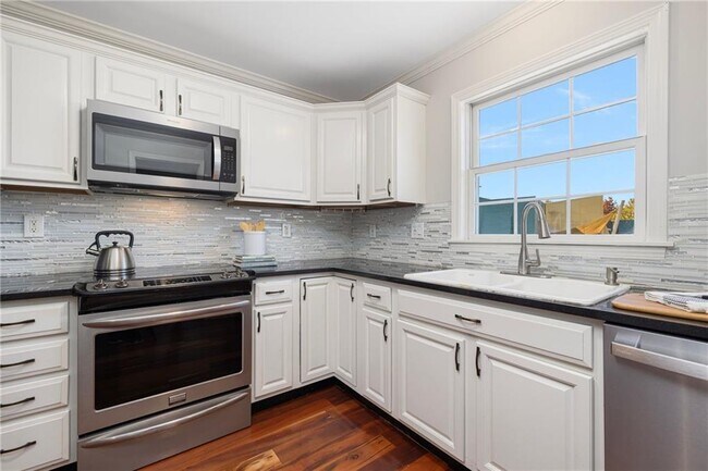 Photo - 231 Maple Ave