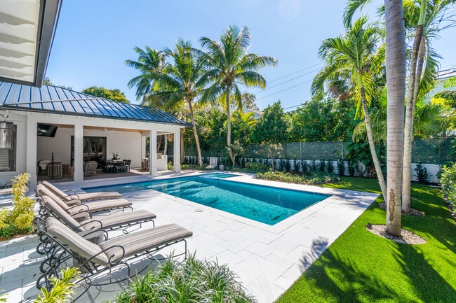 Photo - 18 NW 15th St