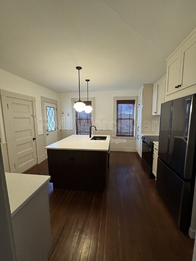 Photo - 161 Lincoln St