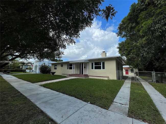 Photo - 2423 SW 13th St House