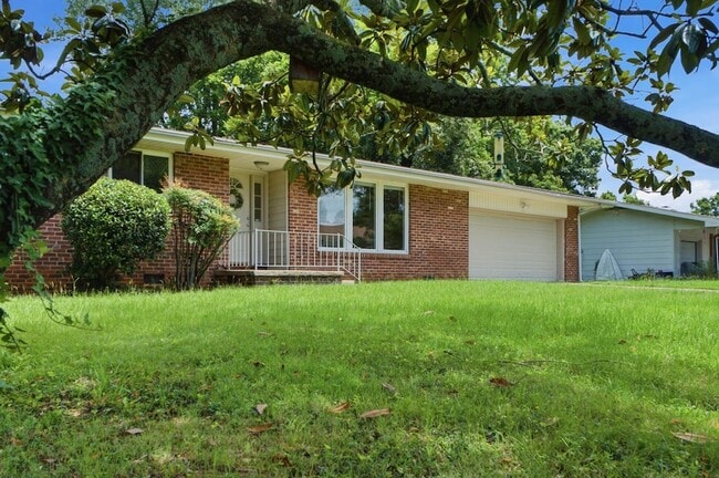 Building Photo - 4727 Briarwood Dr