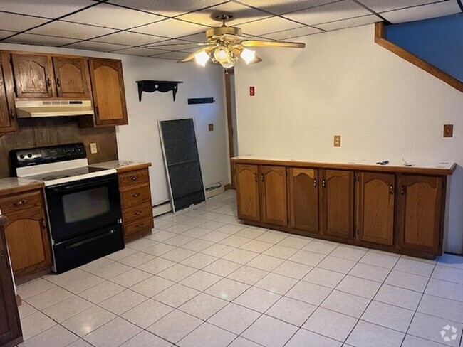 Building Photo - Plymouth 2 Br - 1Ba duplex in convenient i... Rental