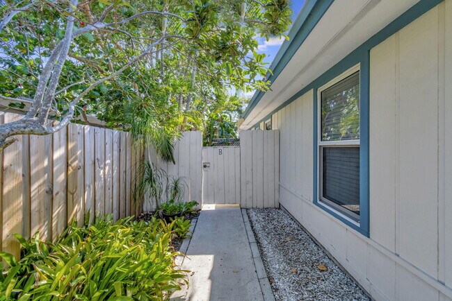 Photo - 309 NE 7th Ave