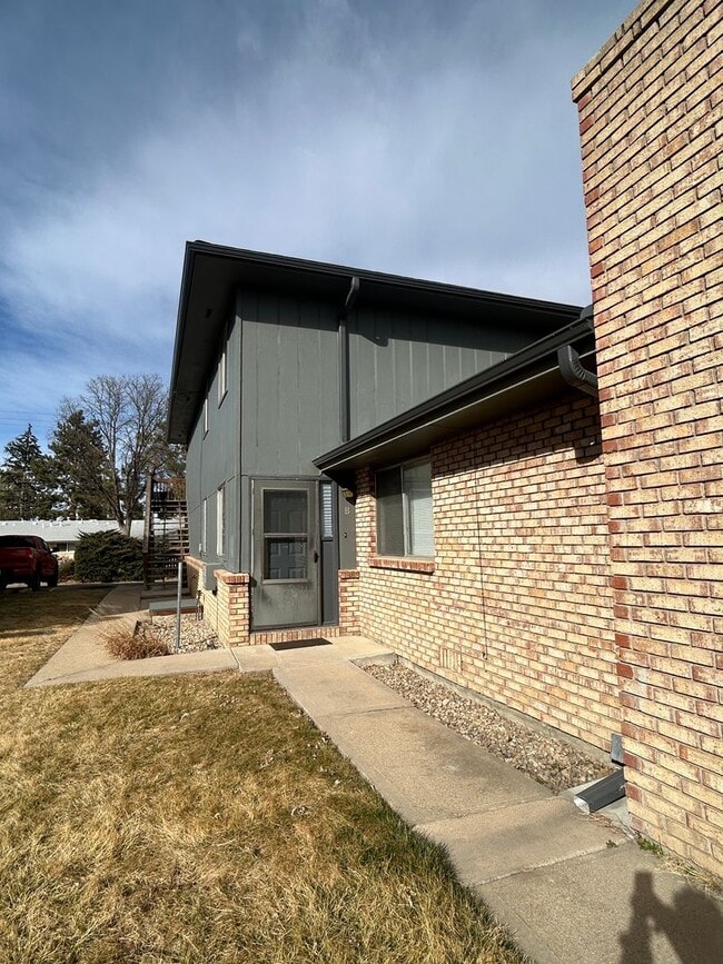 Building Photo - Two Bedroom Condo With One Car Garage Available For Rent In Longmont Unit B