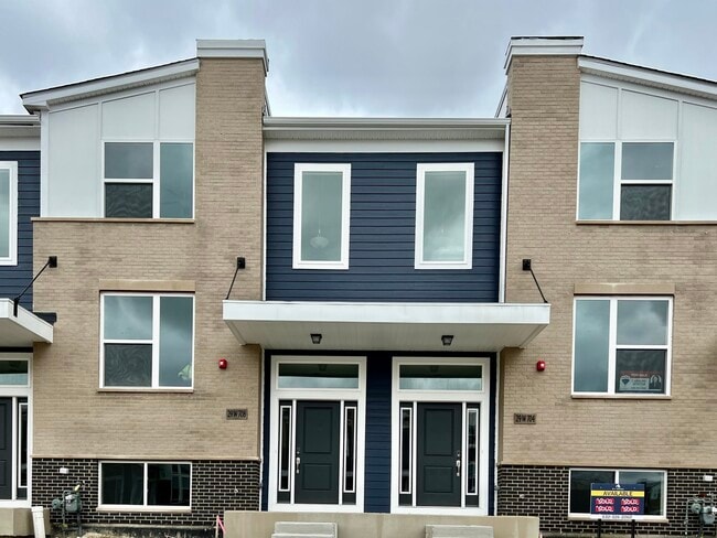 Building Photo - 29W707 Cambridge St Rental
