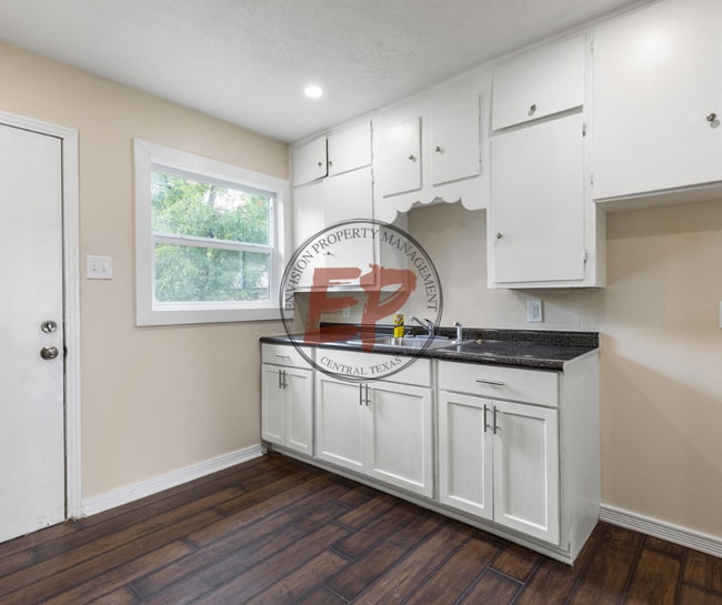 Photo - 4717 Meyers Ln