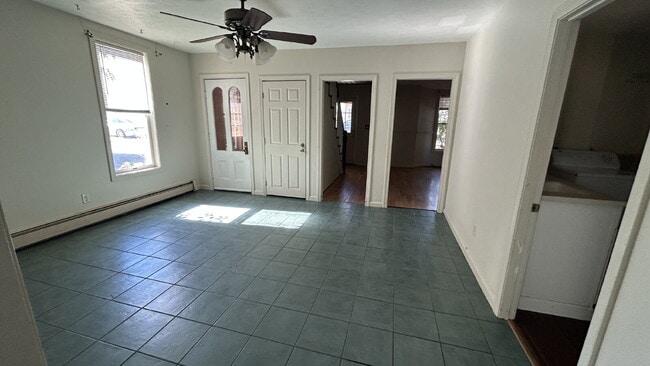 Photo - Spacious 4-Bedroom Apartment for Rent in S...